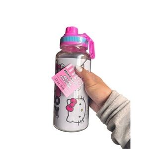 Hello Kitty Plastic Water Bottle Twist Spout, 32 oz.